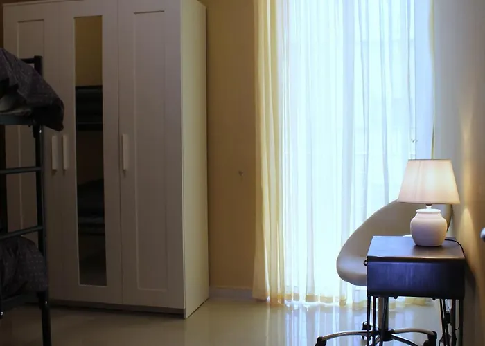 Beautiful 2 Floor Penthouse With Fabulous Views 아파트 *